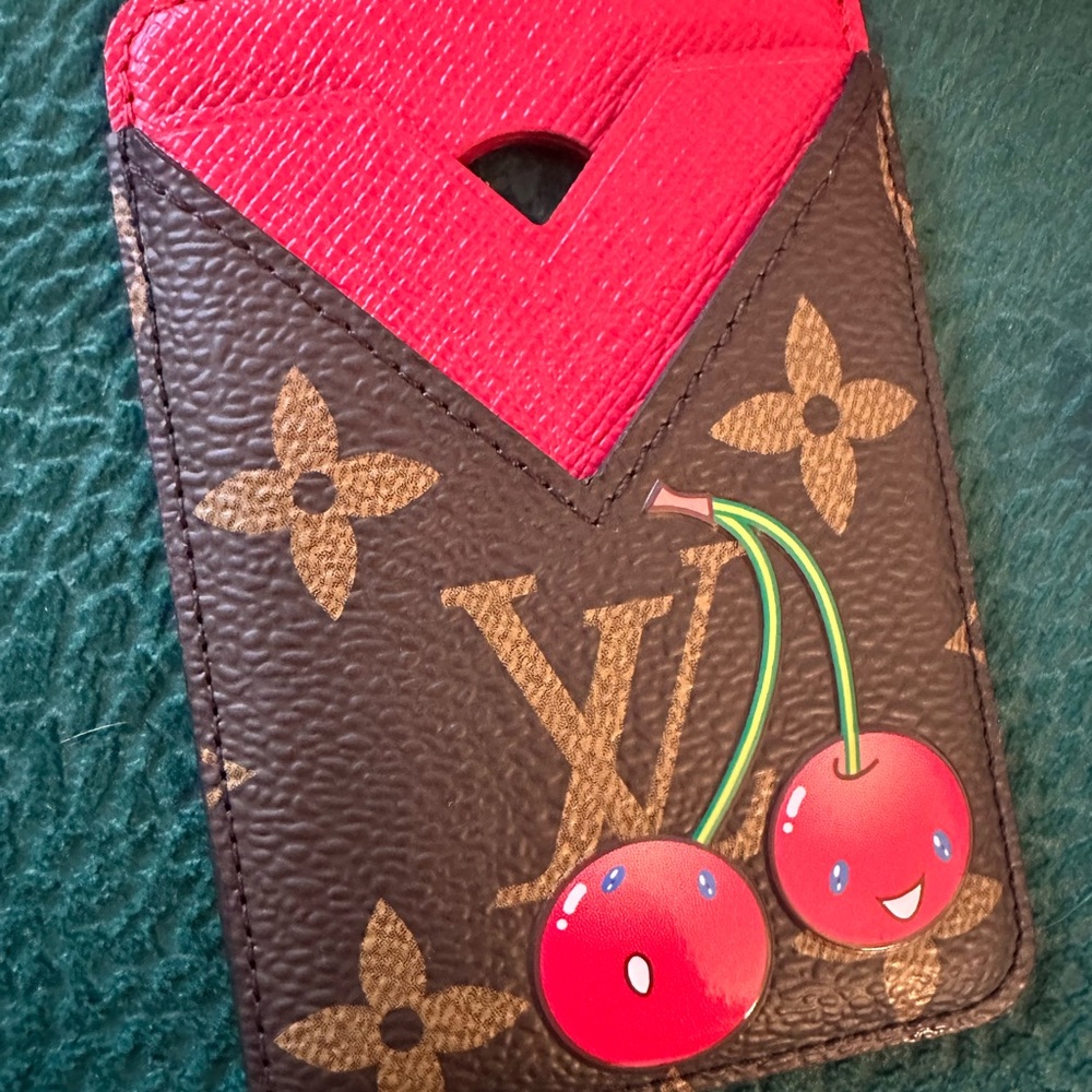 MURAKAMI x Louis Vuitton Monogram Magnetic Card Holder - Picture 5 of 7